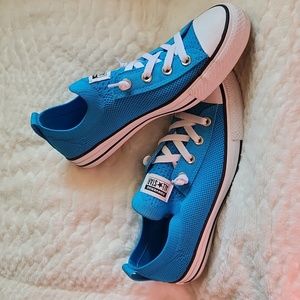 Blue Converse low top pull on sneakers